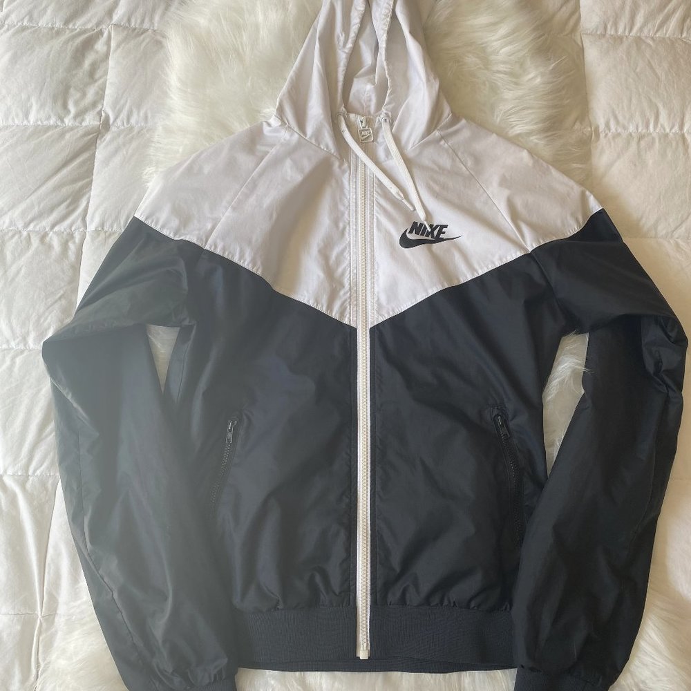 small - Nike Windbreaker